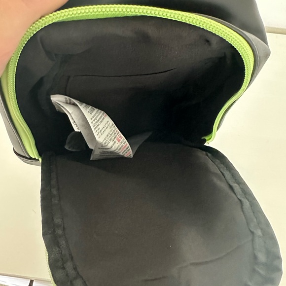 Disney World Sling bag black green NWT - Picture 3 of 4